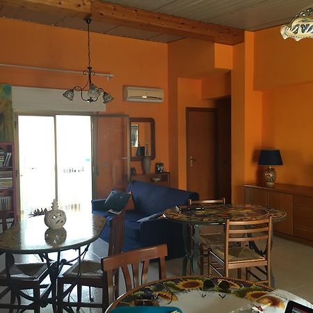 Bed and Breakfast I Colori Dell'Arcobaleno Санто-Стефано-ди-Камастра Экстерьер фото